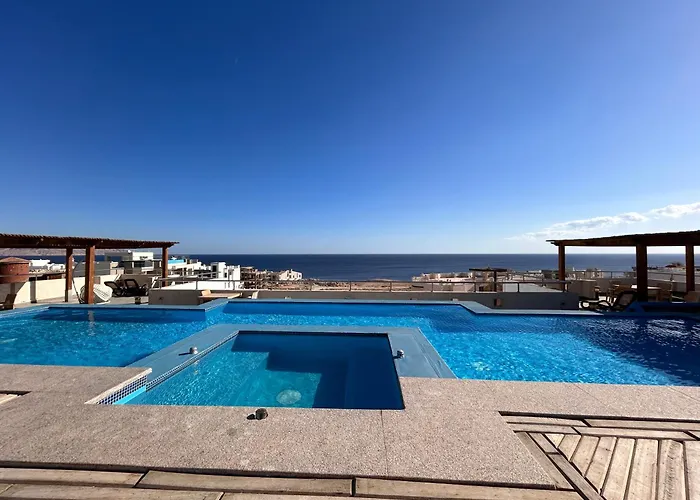 Pet friendly Seaview Oasis: Ground Floor Retreat with Rooftop Infinity Pool Sharm el-Sheikh